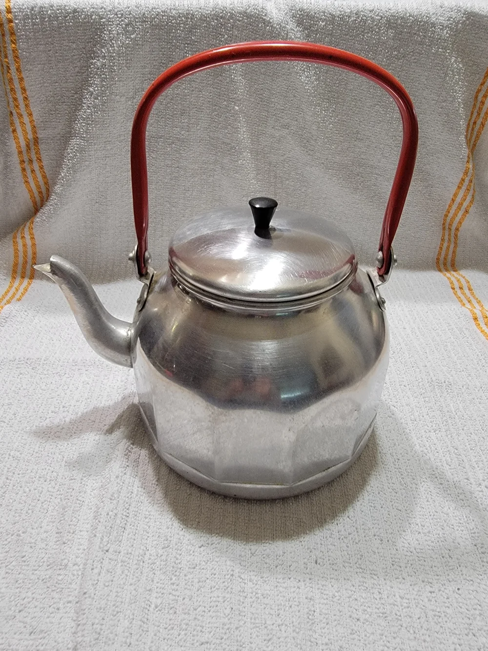 Vintage Red-Handled Aluminum Tea Kettle - Classic Home Kitchen Kettle